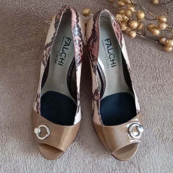 ⭐️ Host Pick ⭐️ Carlos Falchi |  Stylish Snakeskin Leather Wedge Shoes - Picture 11 of 12